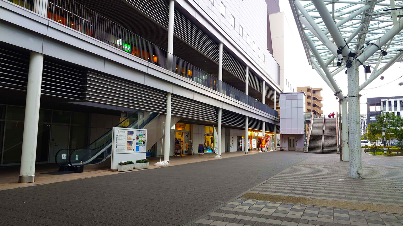 太田川駅前ユウナル東海1階にある「ユウナルステーション」は、東海市観光情報センターとメディアスエフエムのサテライトスタジオ「メディアス８３４スタジオ」が併設された、東海市の観光情報を発信する施設です。