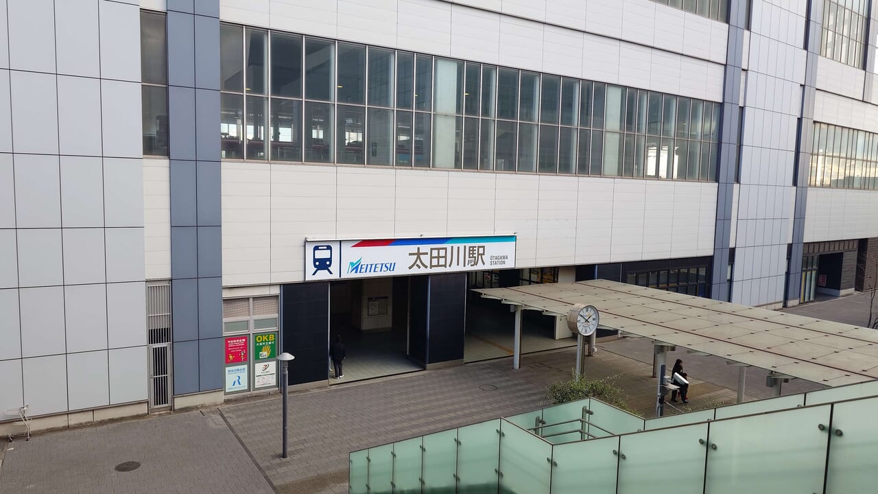 劇場側から見た太田川駅の入り口